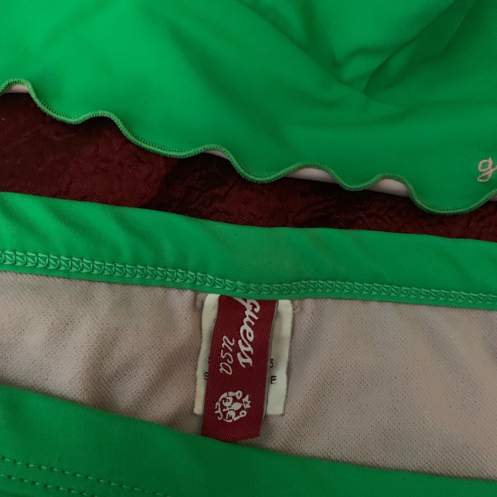 Guess - Picture 5 of 5